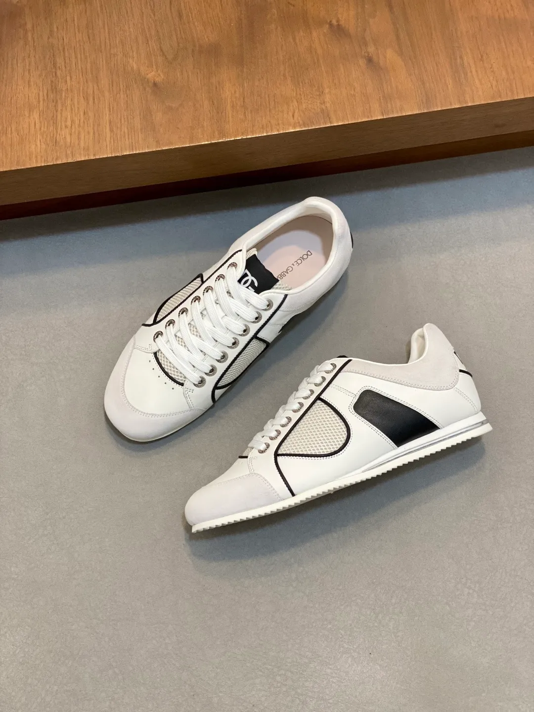 Men's shoes💰740 Dolce&Gabbana DG Cushion calfskin skate shoes｜Embellished with DG logo｜Lightweight, grippy two-tone TPU outsole adopts innovative design to provide excellent performance｜Jacquard label adds timeless style｜Original imported cowhide｜Multiple material splicing design｜Imported cowhide lining Cowhide foot pads｜Original TPU two-color elastic outsole Size: 39-44 (customized at 38.45.46)